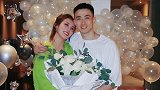 赵继伟求婚成功，晒与高颜值未婚妻合照宣布喜讯，未婚妻身份曝光