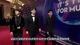 王俊凯粉丝庆祝毕业方式让人叫绝！拉横幅庆祝，横幅文字让人脸红