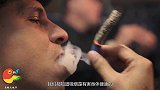 小伙给河豚连抽十根烟，河豚发生奇妙变化，镜头拍下全过程