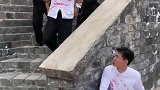 太假了吧，炸药包只是冒烟就把敌人弄倒了？