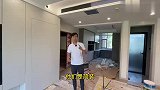 家里收纳不足，试试影视墙满墙做储物柜，浅白柜面，丝毫不逊色！