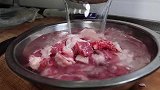 胡椒羊肉汤家常做法，配上白吉馍一起吃，热汤暖胃真出汗