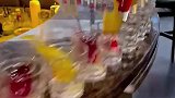 高超的调酒师，给你整出个多米诺骨牌版鸡尾酒
