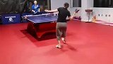 国球乒乓球：让削面的老婆做陪练，这爷们太幸福了