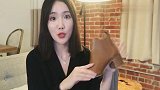 初春女人的鞋子别穿太次，如今流行这款尖头粗跟女靴，百搭又大方