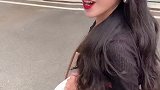 从她的眼神里，我看到了满是欢喜，不知道这份礼物，她是否满意