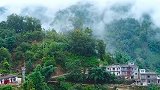航拍贵州乡村云雾缭绕的样子，美不美你说了算