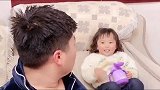爸爸不起床吃饭，女儿一个坑爹式动作爸爸立成起床了