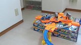 趣味小玩具：托马斯小火车在轨道行驶