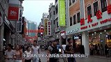 男子在野外露营，半夜感到一阵暖意，醒来后不敢动了！