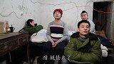 二货不让憨头看电视便放毒气驱赶，岂料憨头自备防毒面具，太逗了