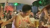 我要是有这么漂亮的媳妇，我才不看别的小姐姐！