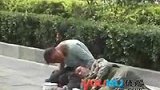街头乞丐令人无语的另类“舞蹈” -5月5日