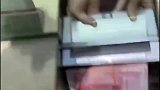 她们拿不走你的钱，但你能拿走她们的笔，所以人家才防你