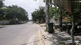 越南的中午天气很热，街道上没什么人，越南找媳妇遇到了挫折