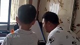 爸爸辅导儿子写作业逐渐崩溃，最后气得撞衣柜