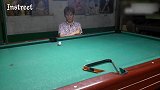 这一波花式台球怎么样？杆法很出奇 大写的赞！