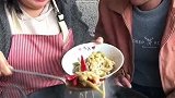 北方口味的豆角焖面，精髓就是多盐多辣，北方人应该都吃过吧？