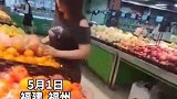 兵哥哥三年没回家，悄悄回家妈妈没认出来！