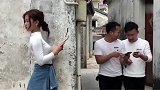 妹子你这是什么技术，把俩小哥吓成这样，到底是怎么做到的