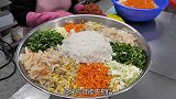小伙继承父亲手艺，一两皮包二两馅只卖元，一天个不抗卖