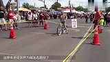 世界上最奇葩的自行车，左右颠倒，普通人骑不了3米！