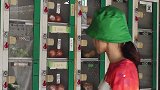 石原里美清纯动人，飘逸的直发凸显了无辜的大眼睛