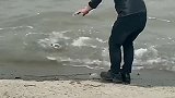 头一次抓鱼，急死人啦！