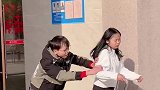 出差提前回家想给老公一个惊喜