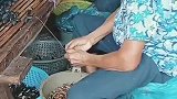 榄核是我小时候的玩具和最爱的吃物