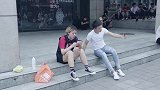 小哥哥吐舌头是啥意思，我想打人了，下次我要在头发上抹点芥末