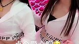 母女二人菜市场跳舞，这百褶裙跳舞好性感啊