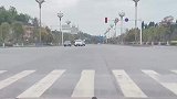 真的不知道老公和谁学的，一等红灯就挂空档