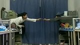 在宿舍共享辣条，在教室互戴“王冠”女生的花样真多