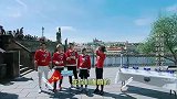 奔跑吧：迪丽热巴见小宝宝“母性”大发，一脸呆萌，比孩子还可爱