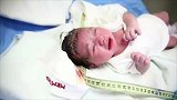 刚出生的小宝宝一直张大嘴巴想哭，弱小无助的小模样把心都萌化了