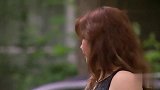 街头恶搞路人：路人被贴罚单很不爽，竟还得喂警员吃冰淇淋
