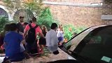 西甲-1718赛季-梅西送老婆孩子离开酒店 送完转身就走-专题
