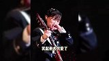 谢霆锋演唱会吉他手火了，年仅17岁颜值超高，与谢霆锋互动像师徒
