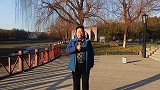 七旬老票友唱京剧穷人孩子早当家，有板有眼，句句精彩，表演到位