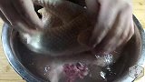 自从知道鸡肉这做法后，我家经常做来吃，原汁原味，嫩滑好吃