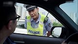 大鹏开车方式真独特，还要爸爸抱着开，父子感情真好