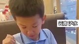 看到爸爸对推销人员态度不好