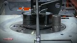 实拍自动焊接编织钢筋框架的过程，建筑行业必备神器