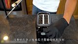 把餐刀放进面包机会发生啥小伙用它做电烤肠