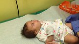 小宝宝第一次打针，宝宝：阿姨请慢点轻点，我害怕！