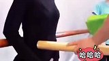 假期结束后，舞蹈老师检查学生体型，最后一位辛酸又好笑