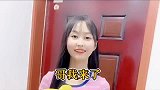 她到底在笑什么