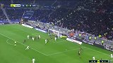 第62分钟里昂球员门德斯射门 - 打偏