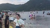 这就是游客的素质，只顾自己开心